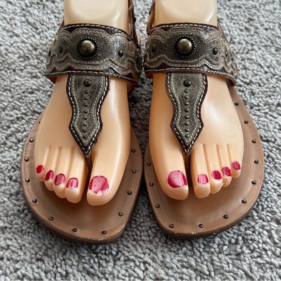 Ariat Brown Leather Thong Sandals Sz 6 Adjustable Studded Boho Festival Western - Picture 3 of 12